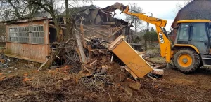 Как эффективно организовать вывоз мусора, демонтаж и расчистку участка: практические рекомендации